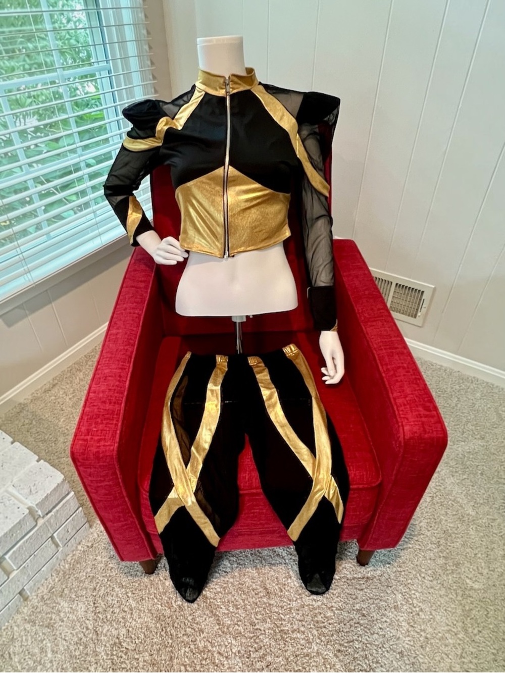 Kelle K7T6 Black & Gold Dance Performance Costume – Adult Medium